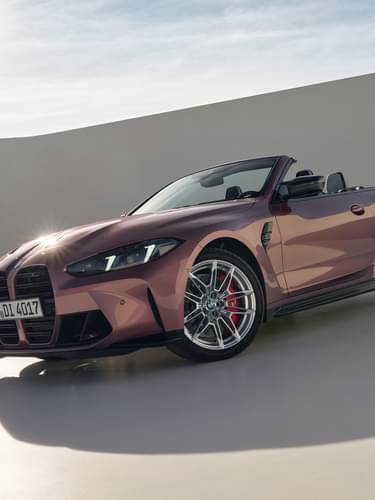 A class of its own. The BMW M4 Convertible. 