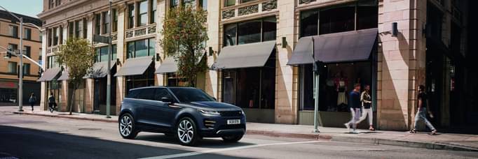 Dare to stand out. The capable Range Rover Evoque.