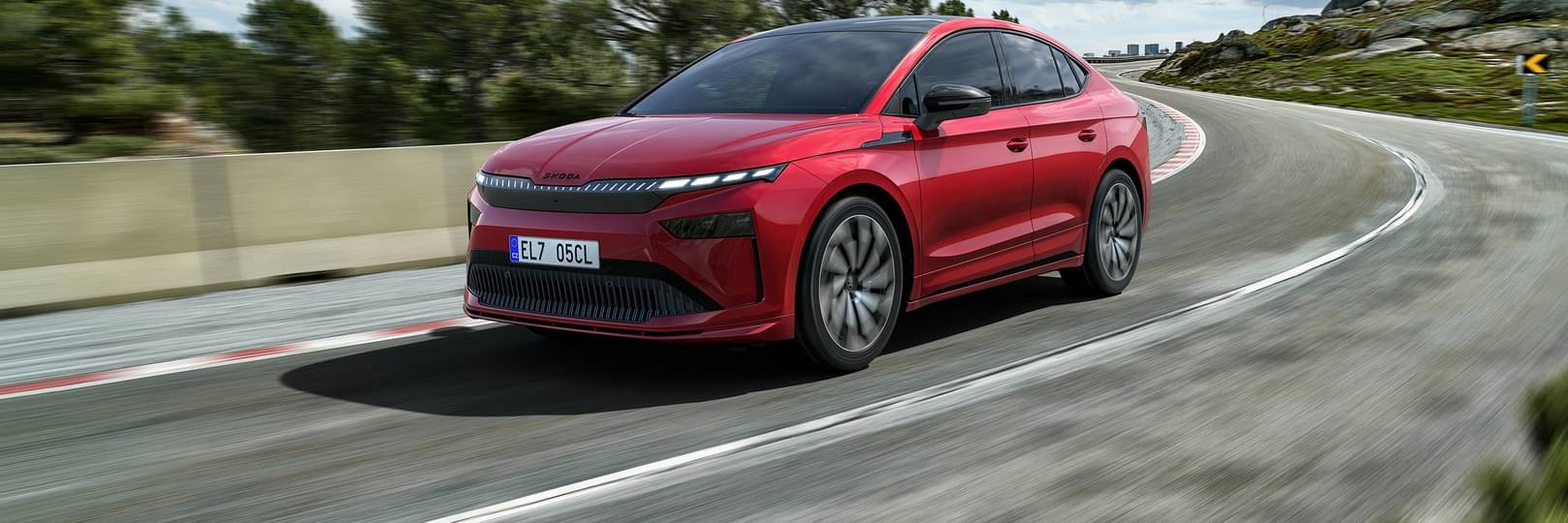 Discover dynamic driving with the Škoda Enyaq