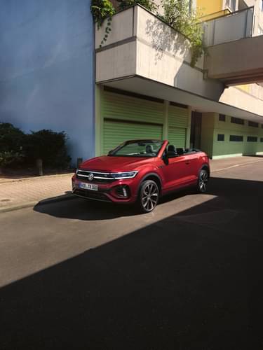 Volkswagen T-Roc Cabriolet: Enjoy driving with the roof down