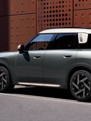 The MINI Countryman. From speed bumps, to mountain peaks.