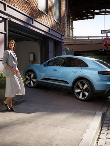Book your all-electric Macan Demonstration Drive.