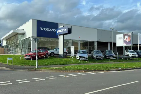 Image of Volvo Leamington showing the dealership and car park for customers.