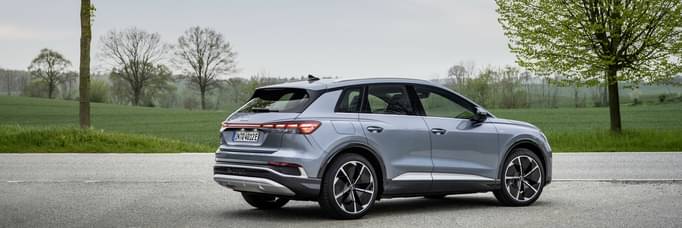 Experience electric driving with the Q4 e-tron.