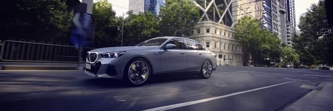 Progressive design and impressive performance - the BMW i5 Saloon