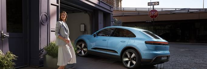 Book your all-electric Macan Demonstration Drive.