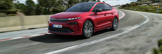 Discover dynamic driving with the Škoda Enyaq