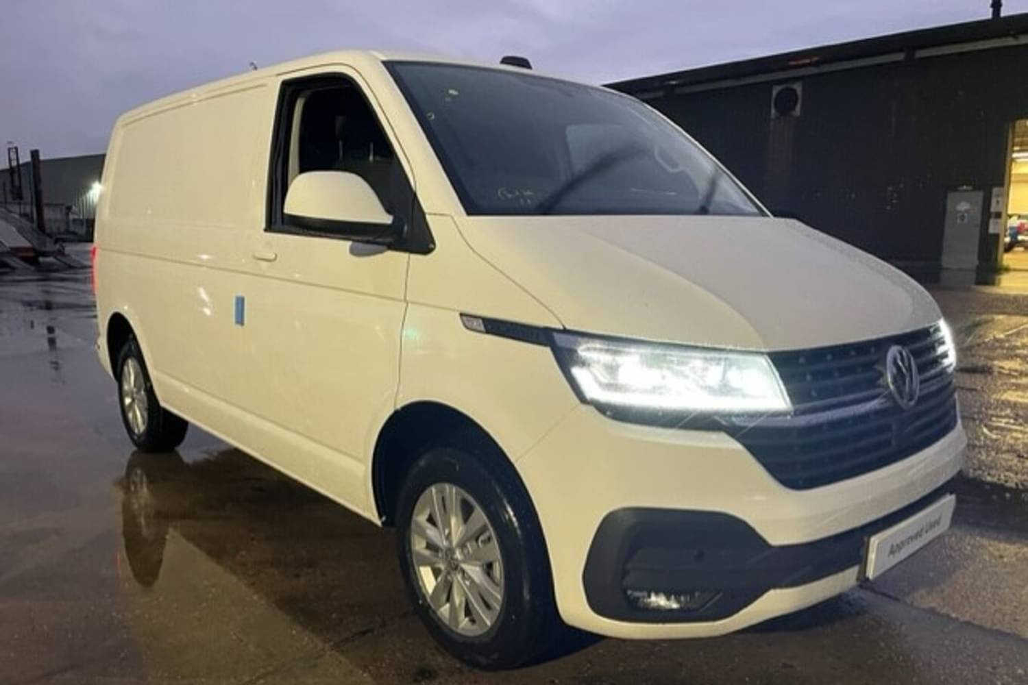 https://listers.co.uk/img/v/used/largest/396765/2023-volkswagen-transporter-t32-swb-diesel-2.0-tdi-150-highline-van-in-white-at-listers-volkswagen-van-centre-coventry.jpg